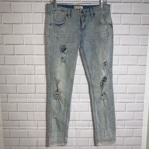 Free People Distressed Light Washed Jeans EUC
